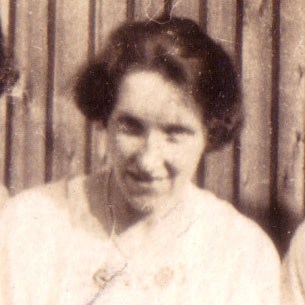 Dorothy was born to Edwin and Emily Biffen (nee Smith), in Tottenham, London, England, on the 4th November 1888. - Dorothy_Biffen